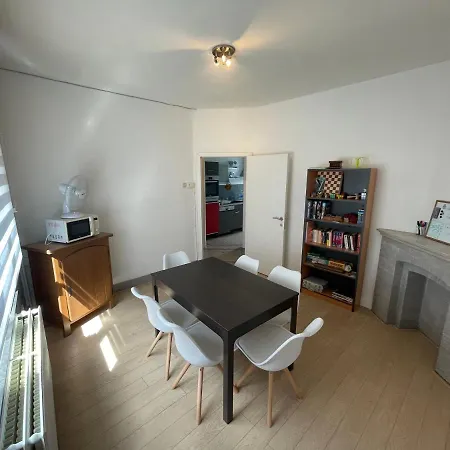 Agreable Maison Derriere De La Gare De Lägenhet *